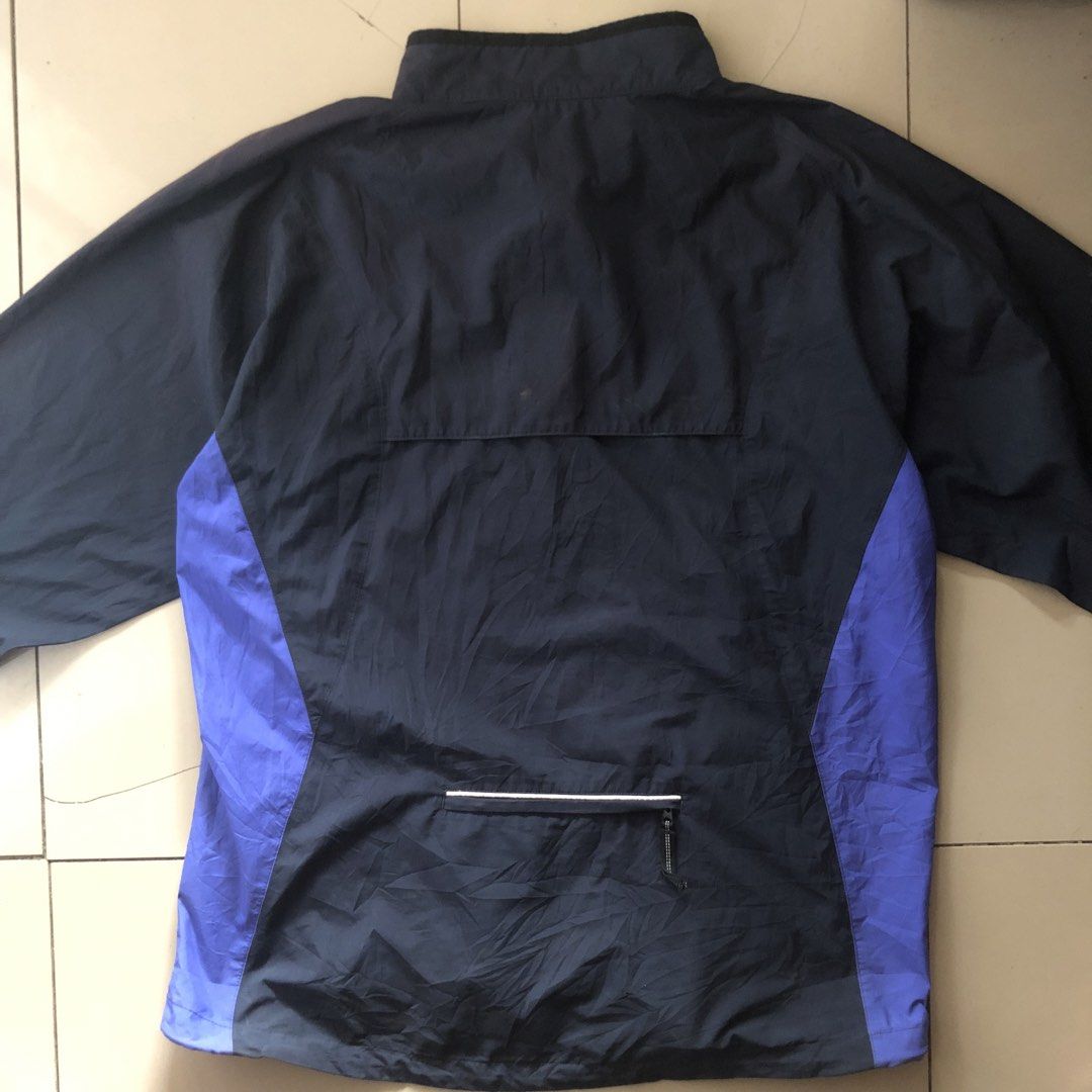NIKE (Category: Coats, Jackets and Outerwear) located in Manila. Submitted by golden_znamss (Listing ID 1467587395, Image 3). Description: NIKE 24x28 issue 1 pinhole 350💸 📍Montalban.