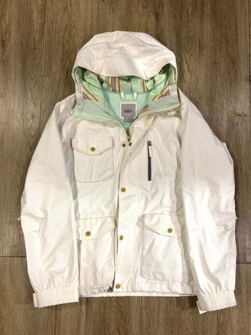 Nike 6.0 Ski Jacket (Category: Coats, Jackets and Outerwear) located in Baguio. Submitted by nicaspamt_ (Listing ID 1467472924, Image 2). Description: Size Large Nike 6.0. Ski Jacket With minimal issue only ONCE USED Free shipped if 1750 Baguio City Jnt Courier if Outside Baguio.
