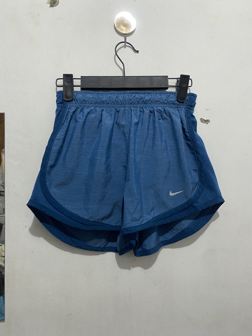 NIKE ACTIVE WEAR SHORT (Category: Activewear) located in Naga. Submitted by justin472 (Listing ID 1467552709, Image 1). Description: WAIST 24-31 LENGTH 11.