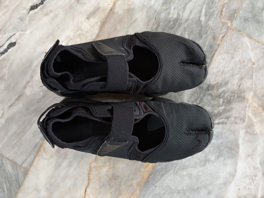 Nike Air Rift Black Split Toe Shoes (Category: Casual Shoes) located in Las Pinas. Submitted by celly_belly (Listing ID 1467464398, Image 1). Description: - Brand: Nike Air Rift - Color: All Black - Size: US 9 / EUR 40.5 - Features: Iconic split-toe design, secure velcro strap, chunky rubber sole with AIR branding - Style: Split-tab runner, highly comfortable for everyday wear - Condition: Clean and ready to use.