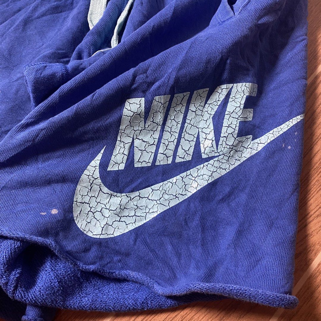 Nike alumni (Category: Shorts) located in Paete. Submitted by fat.archives (Listing ID 1467516556, Image 2). Description: Issue stain dots Dimes Waist 32 Length 20 .