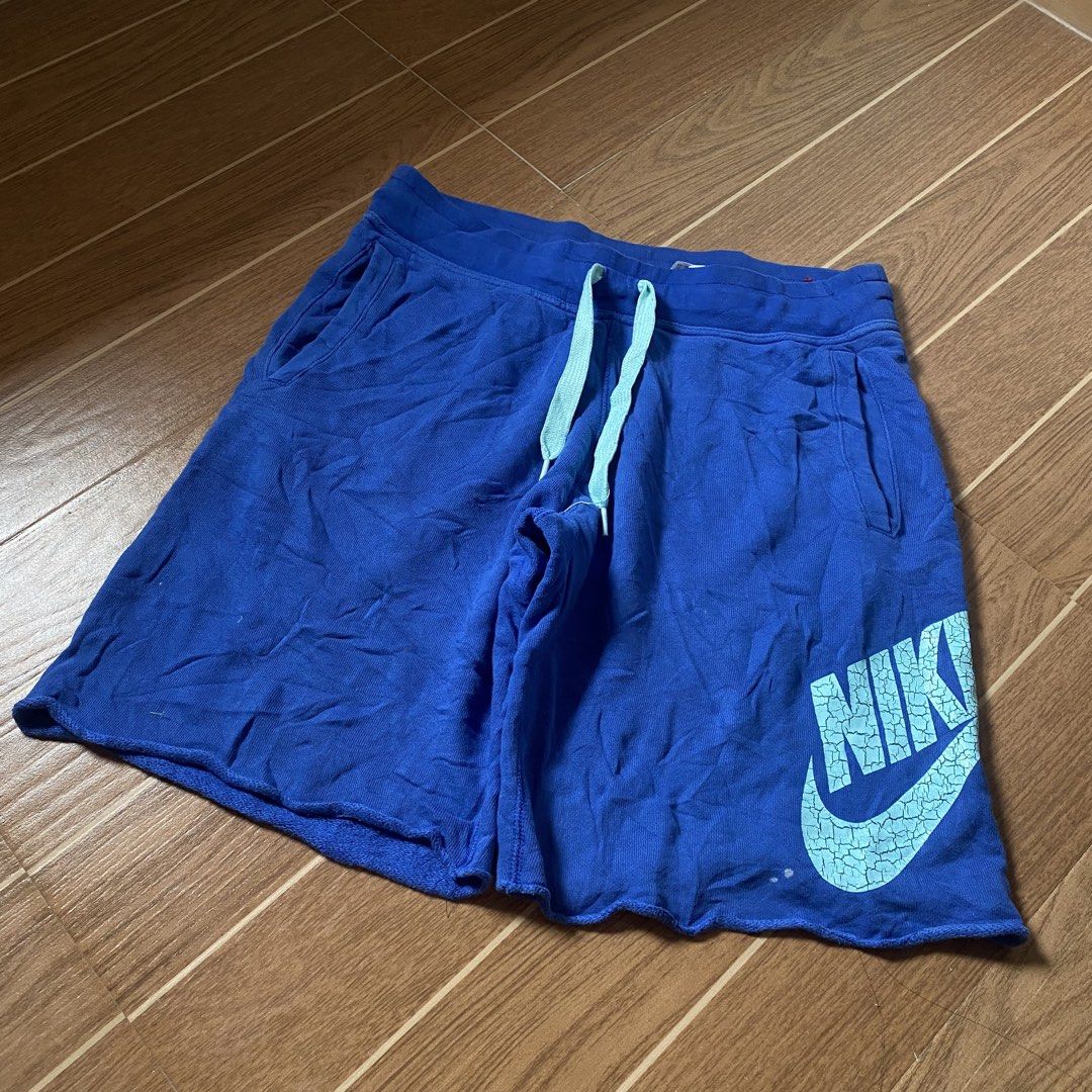 Nike alumni (Category: Shorts) located in Paete. Submitted by fat.archives (Listing ID 1467516556, Image 1). Description: Issue stain dots Dimes Waist 32 Length 20 .
