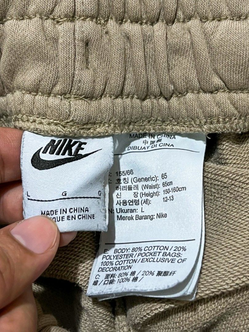 NIKE ALUMNI SHORT (Category: Shorts) located in Davao. Submitted by nmd.archives (Listing ID 1467510026, Image 3). Description: Size: 22 - 30 Length: 18 Color rate: 9.5/10 Condition: 9.7/10 No issue.