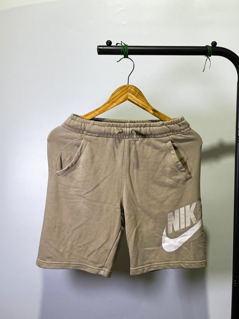 NIKE ALUMNI SHORT (Category: Shorts) located in Davao. Submitted by nmd.archives (Listing ID 1467510026, Image 2). Description: Size: 22 - 30 Length: 18 Color rate: 9.5/10 Condition: 9.7/10 No issue.