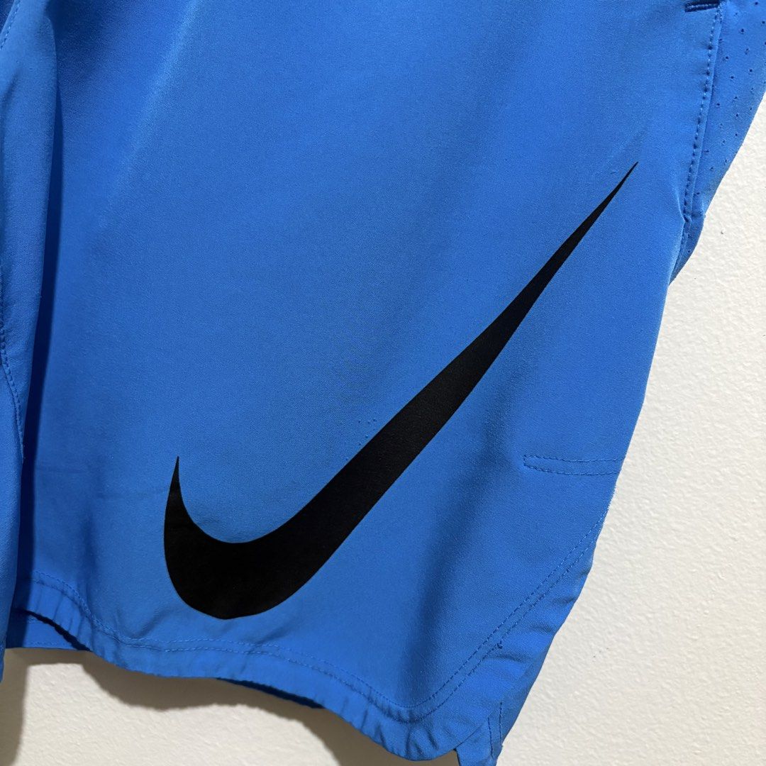 NIKE ATHLETIC SWOOSH LOGO RUNNING SHORT (Category: Shorts) located in Manila. Submitted by AauuStin (Listing ID 1467555766, Image 2). Description: •XL •Waist32 L20.5 •Excellent Condition.