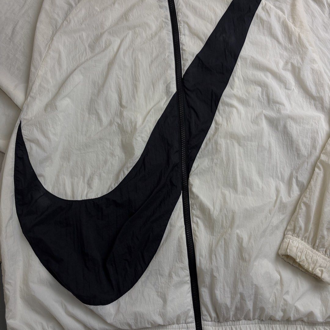 NIKE BIG SWOOSH (Category: Activewear) located in Taguig. Submitted by the_rare_edit (Listing ID 1467530657, Image 3). Description: DIMENSIONS: 24x28 ISSUE: none COLOR RATE: 9.8/10 CONDITION: Excellent condition .