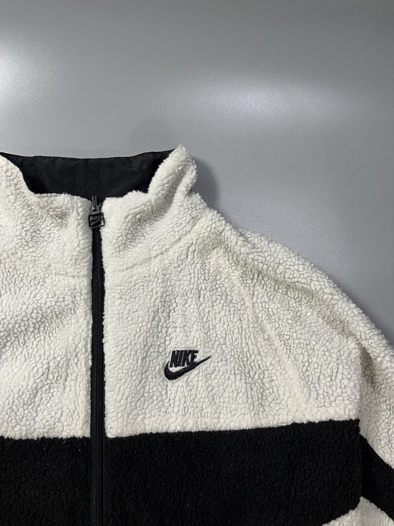 NIKE BIG SWOOSH REVERSIBLE BOA JACKET (Category: Coats, Jackets and Outerwear) located in Manila. Submitted by s4intk (Listing ID 1467364646, Image 3). Description: NIKE BIG SWOOSH REVERSIBLE BOA JACKET 19 x 26 9/10 CONDITION.