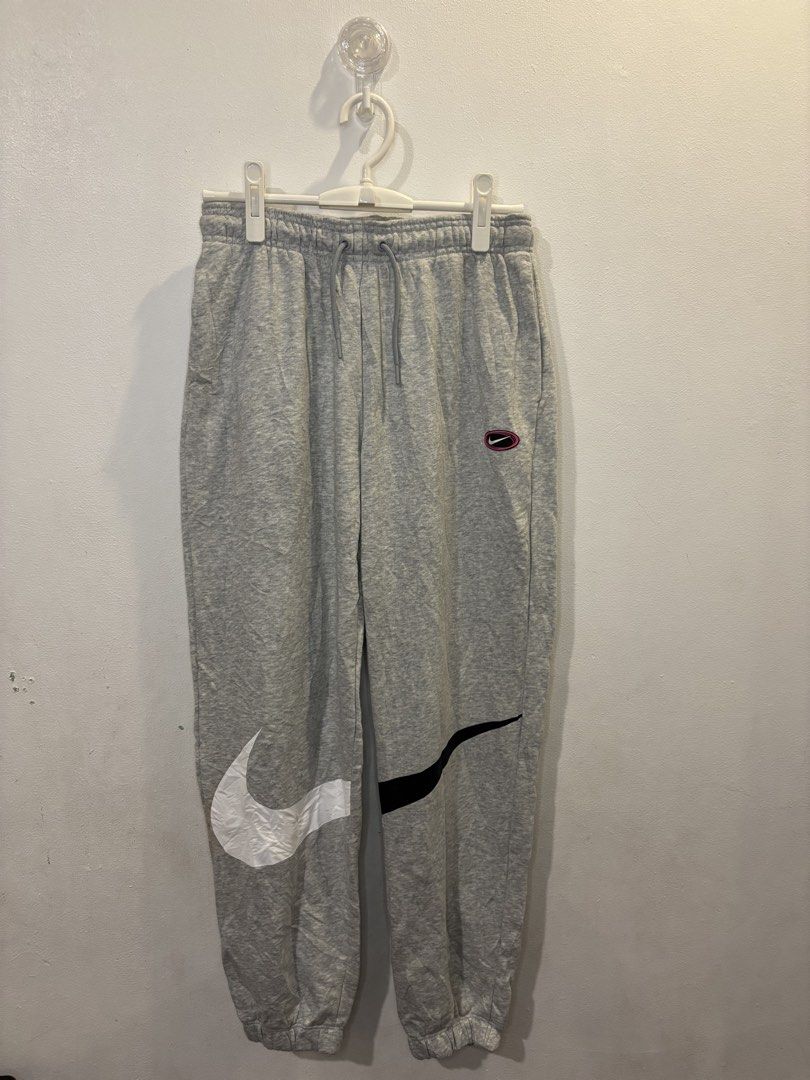 Nike biglogo twotone latest model (Category: Joggers) located in Makati City. Submitted by sweetfitforyouph1200 (Listing ID 1467520482, Image 1). Description: Nike jogger like new Two tone biglogo Latest tag Latest model.
