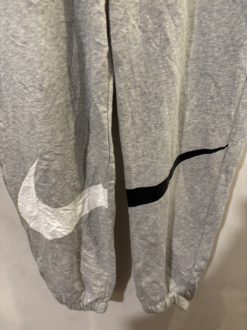 Nike biglogo twotone latest model (Category: Joggers) located in Makati City. Submitted by sweetfitforyouph1200 (Listing ID 1467520482, Image 2). Description: Nike jogger like new Two tone biglogo Latest tag Latest model.