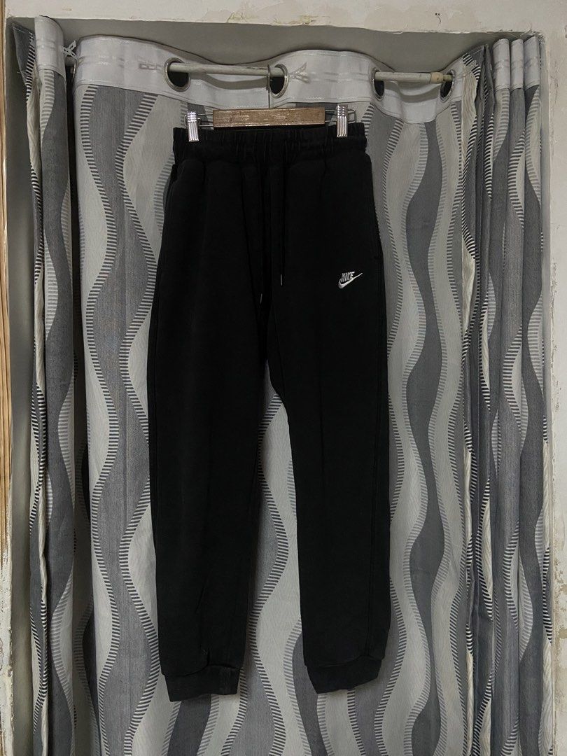 Nike Black Sweatpants Joggers Size S (Category: Joggers) located in Manila. Submitted by oldso.ulfinds (Listing ID 1467600359, Image 1). Description: Nike jogger pants Excellent condition Colorrate.9/10 W:30 L:36.