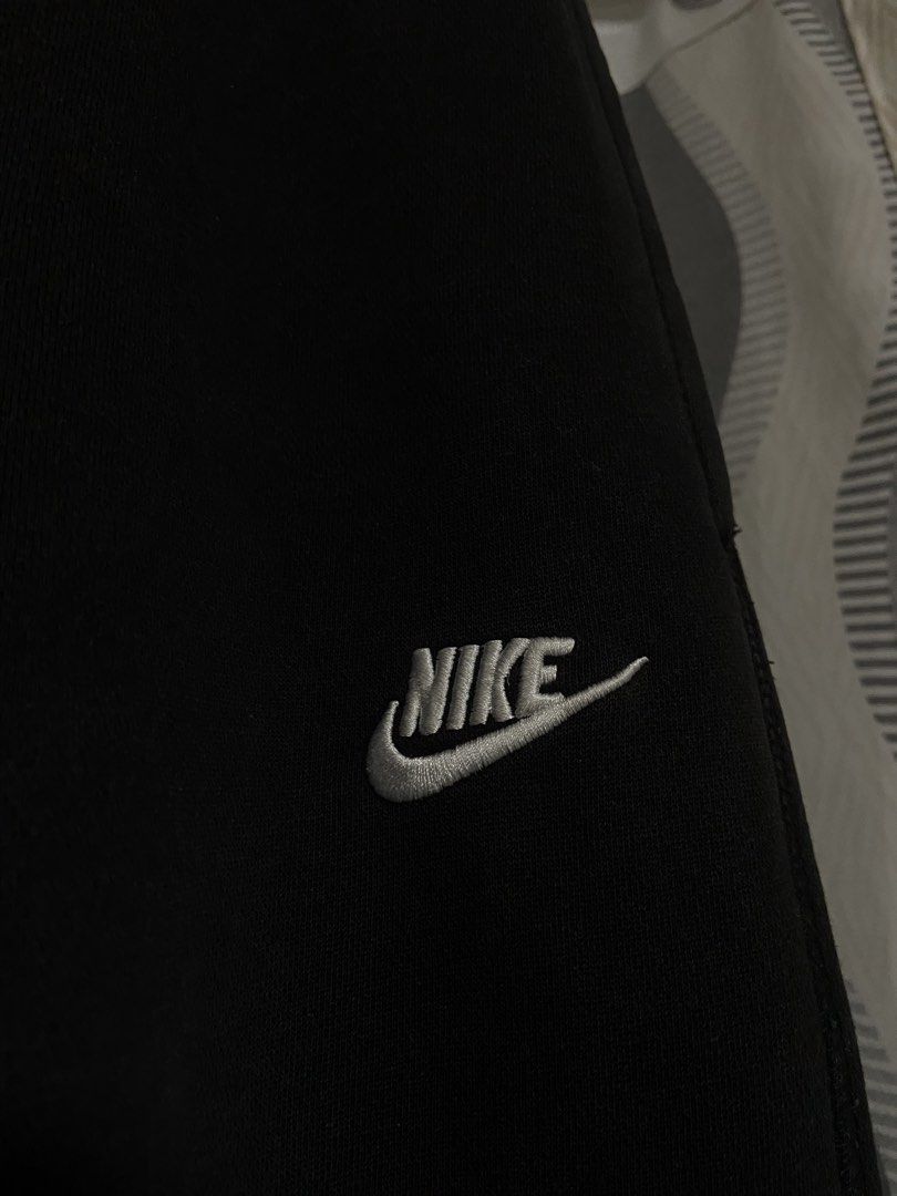Nike Black Sweatpants Joggers Size S (Category: Joggers) located in Manila. Submitted by oldso.ulfinds (Listing ID 1467600359, Image 2). Description: Nike jogger pants Excellent condition Colorrate.9/10 W:30 L:36.