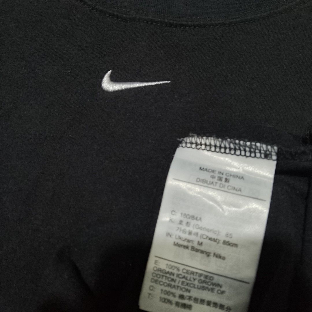 Nike Center Swoosh (Category: Activewear) located in New Washington. Submitted by kodak_ice (Listing ID 1467470158, Image 3). Description: dimes: 22x26 excellent Condi color rate 9/10 no issue only cut neck tag.