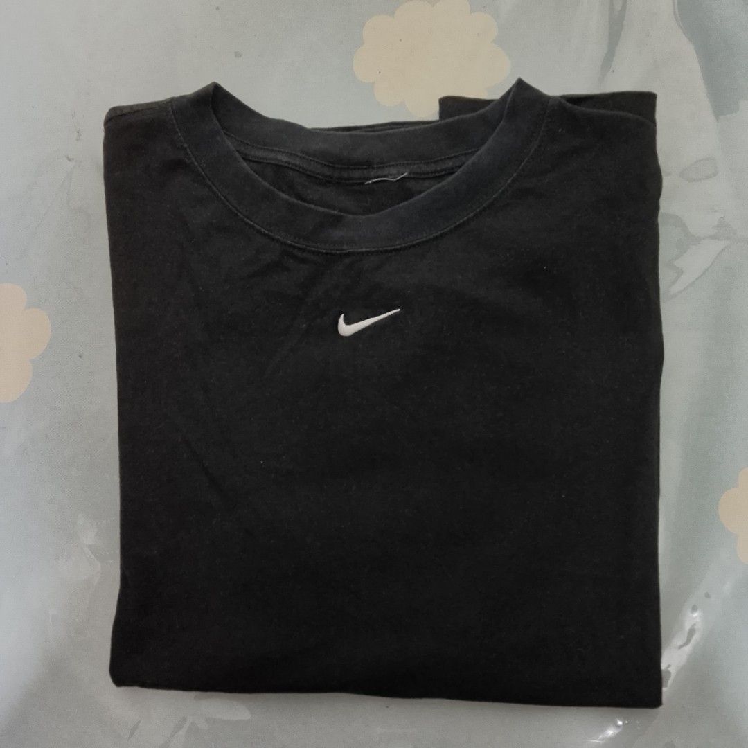 Nike Center Swoosh (Category: Activewear) located in New Washington. Submitted by kodak_ice (Listing ID 1467470158, Image 2). Description: dimes: 22x26 excellent Condi color rate 9/10 no issue only cut neck tag.