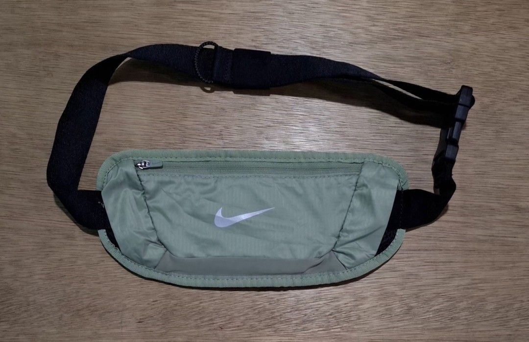 Nike Challenger 2.0 Waist Pack (Category: Cross-body Bags) located in Santa Rosa. Submitted by D__OutdoorGear_Etc._24 (Listing ID 1467535267, Image 2). Description: For Sale - Nike Challenger 2.0 Waist Pack - Also fit to Unisex! - Excellent Condition!(No issue etc!) - Color may vary due to lighting source. - Color rate ~ 10/10 - Light Green - Fabric - Polyester/Nylon - Move to Zero designed to fit your body and reduce movement when riding. - Brea