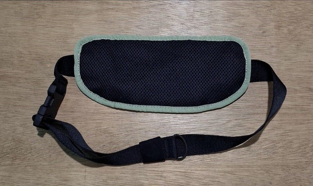 Nike Challenger 2.0 Waist Pack (Category: Cross-body Bags) located in Santa Rosa. Submitted by D__OutdoorGear_Etc._24 (Listing ID 1467535267, Image 3). Description: For Sale - Nike Challenger 2.0 Waist Pack - Also fit to Unisex! - Excellent Condition!(No issue etc!) - Color may vary due to lighting source. - Color rate ~ 10/10 - Light Green - Fabric - Polyester/Nylon - Move to Zero designed to fit your body and reduce movement when riding. - Brea