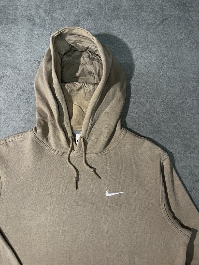 Nike Clubfleece Hoodie (Category: Activewear) located in Marilao. Submitted by thriftyy_69 (Listing ID 1467407946, Image 2). Description: * ��Very Good Condition * ��Color rate: 9/10 * �width: 21 * ��length: 27 * ��Best fit: Medium.
