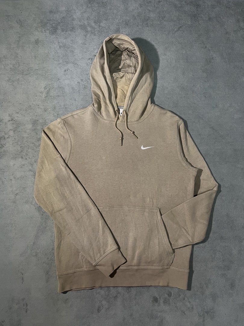 Nike Clubfleece Hoodie (Category: Activewear) located in Marilao. Submitted by thriftyy_69 (Listing ID 1467407946, Image 1). Description: * ��Very Good Condition * ��Color rate: 9/10 * �width: 21 * ��length: 27 * ��Best fit: Medium.