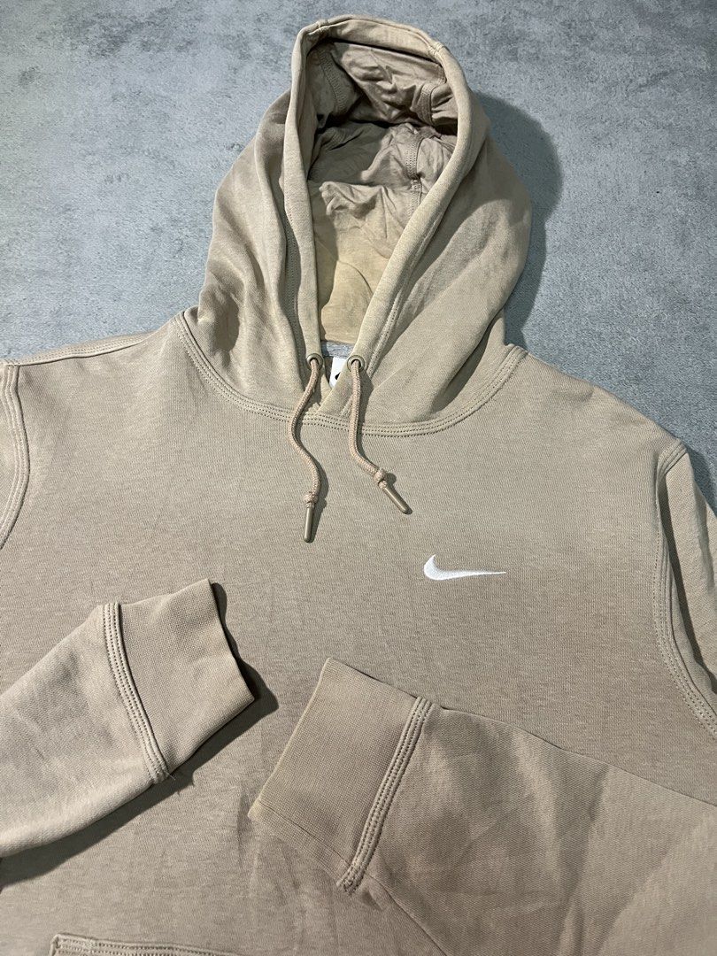 Nike Clubfleece Hoodie (Category: Activewear) located in Marilao. Submitted by thriftyy_69 (Listing ID 1467407946, Image 3). Description: * ��Very Good Condition * ��Color rate: 9/10 * �width: 21 * ��length: 27 * ��Best fit: Medium.