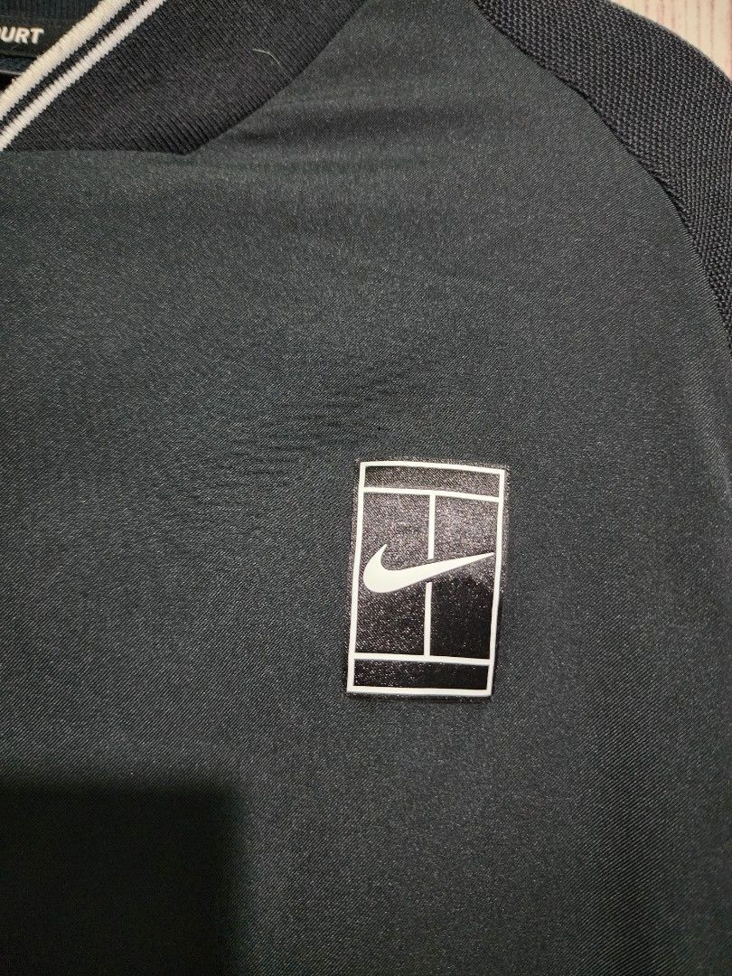 Nike court bomber jacket (Category: Coats, Jackets and Outerwear) located in Real. Submitted by raphy2019 (Listing ID 1467487172, Image 2). Description: .