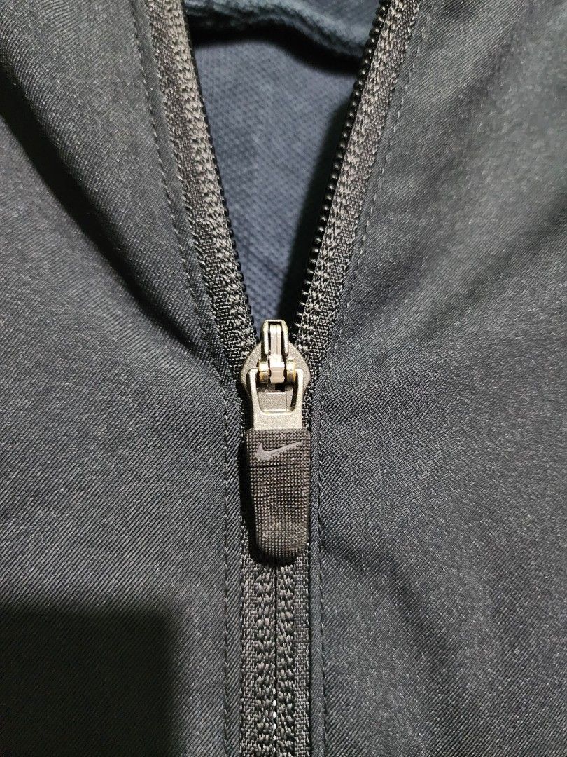Nike court bomber jacket (Category: Coats, Jackets and Outerwear) located in Real. Submitted by raphy2019 (Listing ID 1467487172, Image 3). Description: .