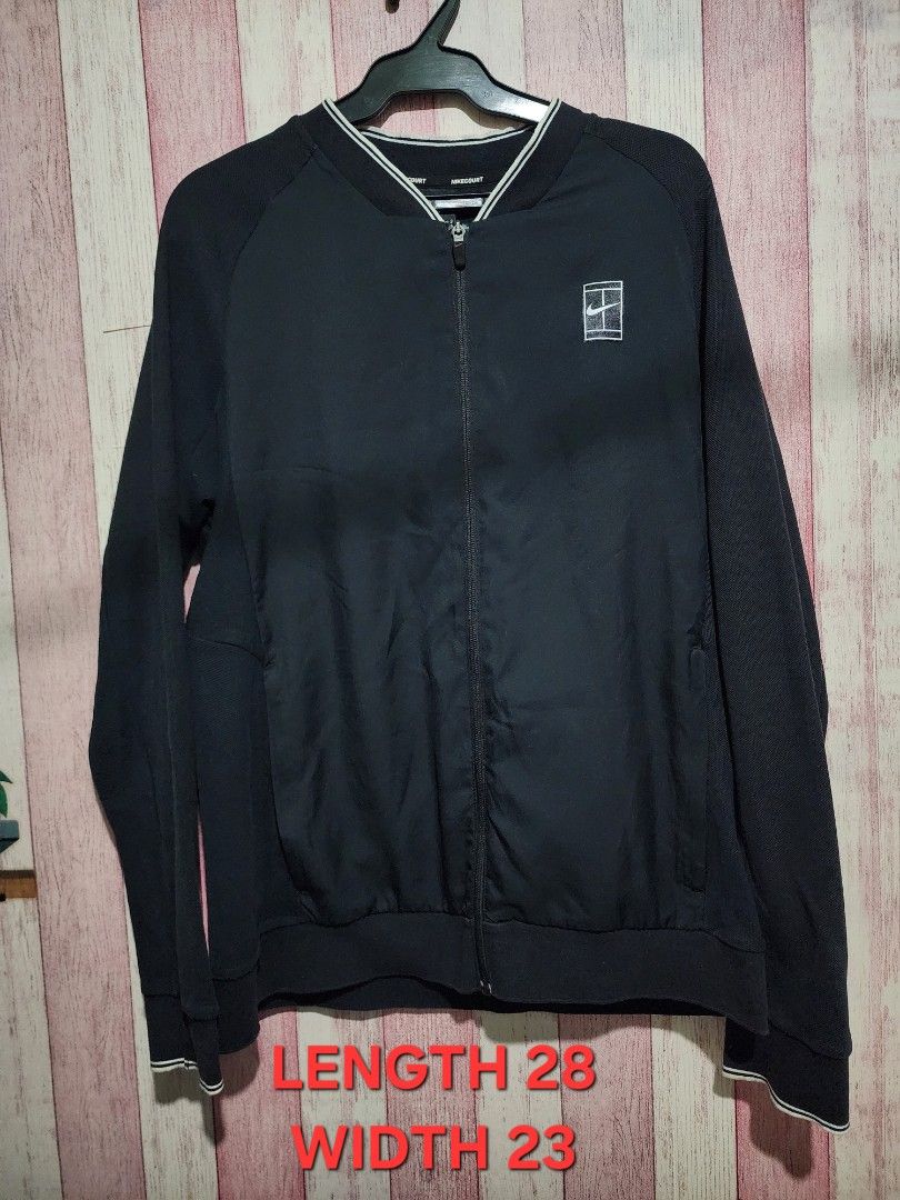 Nike court bomber jacket (Category: Coats, Jackets and Outerwear) located in Real. Submitted by raphy2019 (Listing ID 1467487172, Image 1). Description: .