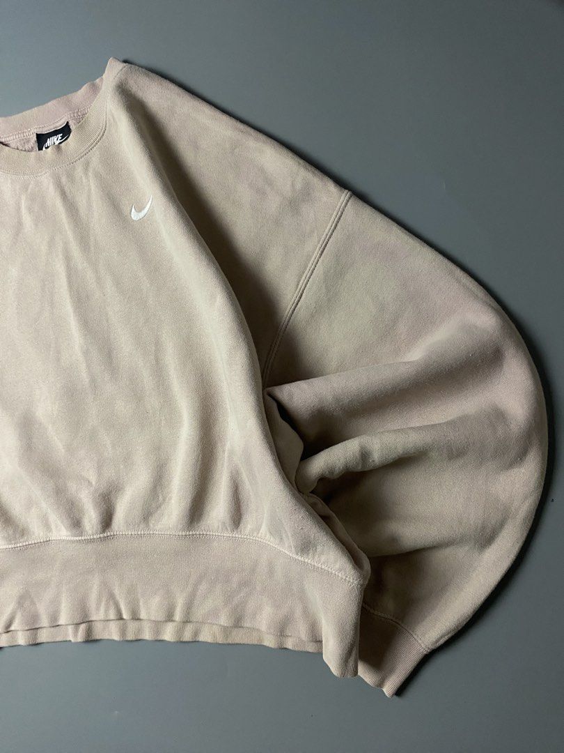 Nike CropTop Crewneck Pink (Category: Coats, Jackets and Outerwear) located in Cebu City. Submitted by covenanthrifts (Listing ID 1467369063, Image 2). Description: Good Condition Color rate: 9/10 Width x Length (26x21) inches Size on tag: Medium Fitting: (Fit to Women’s X-Large) Issue: Good Fade (See photos).