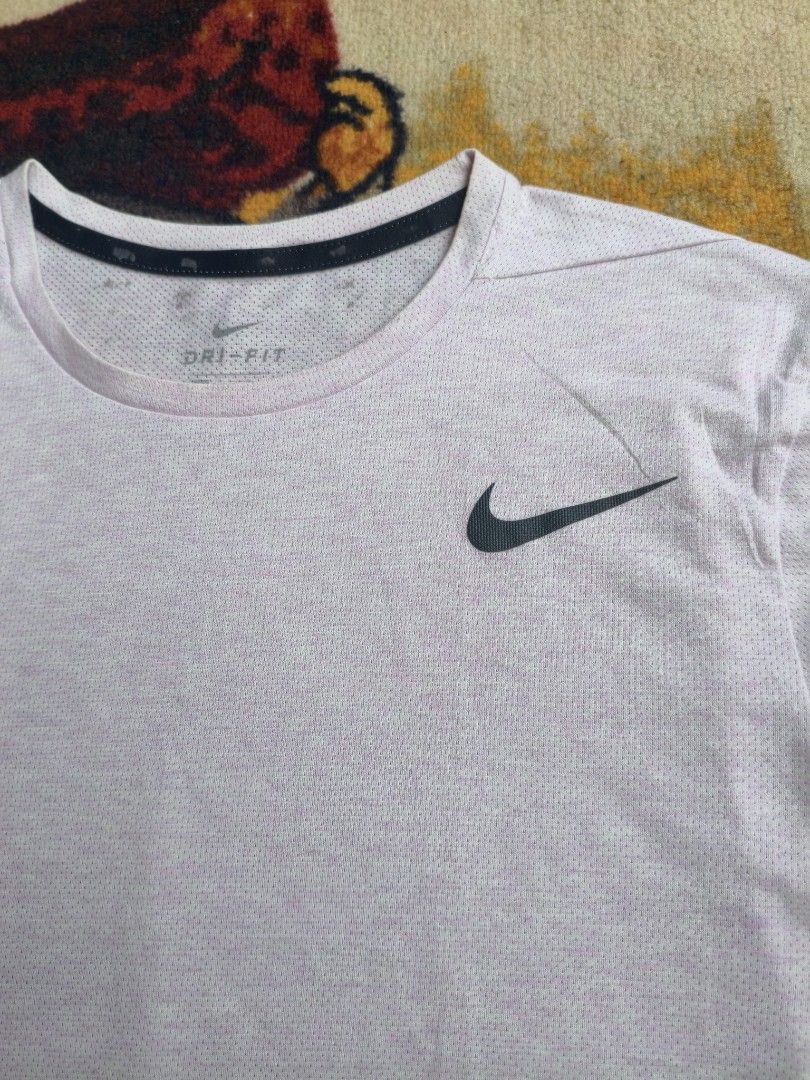 Nike Dri-FIT (Category: Activewear) located in Davao. Submitted by simonandre53791 (Listing ID 1467377763, Image 2). Description: 250💵 Nike Running Excellent condition L on tag W-21 L-28.