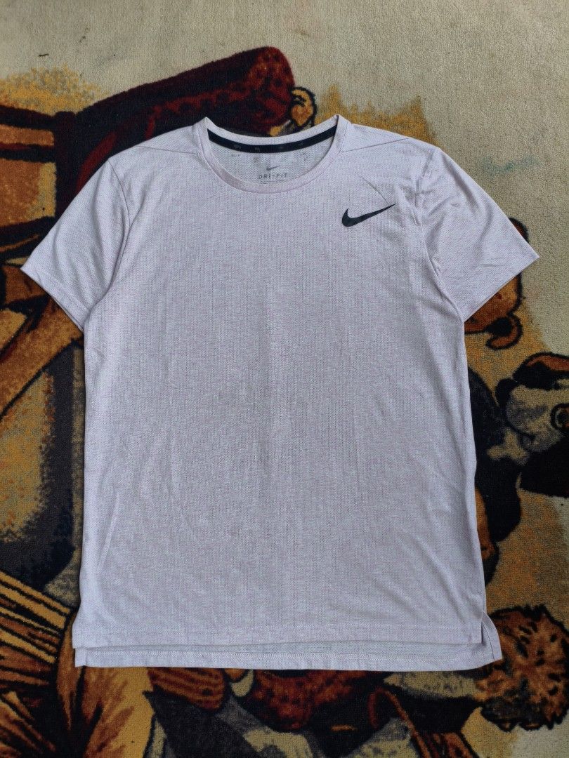 Nike Dri-FIT (Category: Activewear) located in Davao. Submitted by simonandre53791 (Listing ID 1467377763, Image 1). Description: 250💵 Nike Running Excellent condition L on tag W-21 L-28.