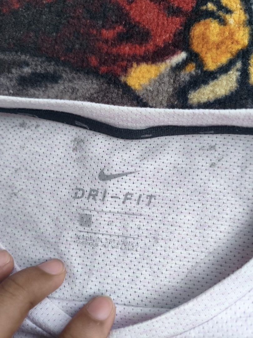 Nike Dri-FIT (Category: Activewear) located in Davao. Submitted by simonandre53791 (Listing ID 1467377763, Image 3). Description: 250💵 Nike Running Excellent condition L on tag W-21 L-28.