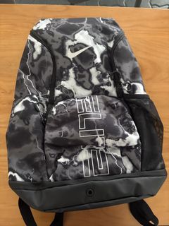 (Category: ) located in . Submitted by sneakerpops (Listing ID 1467410618, Image 1). Description: .