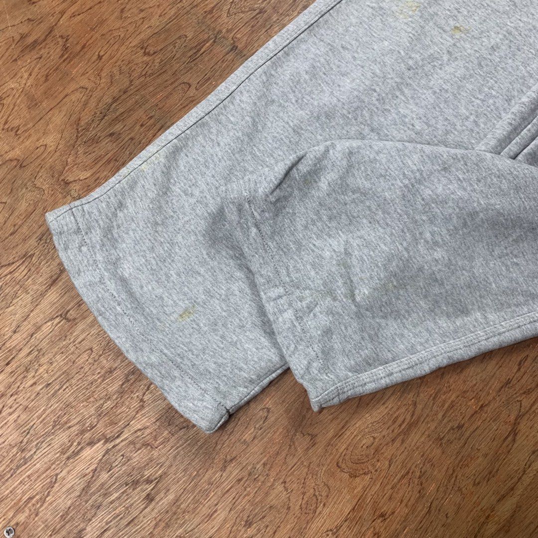 NIKE GREY PANTS (Category: Joggers) located in Cavite. Submitted by block4597 (Listing ID 1467583019, Image 3). Description: ❇️ NIKE GREY JOGGER PANTS 📍SIZE - XL 37/43 📍ISSUE WASHABLE STAIN 📍COLOR RATE - 9/10 📍CONDITION - GOOD 📍DECLARE AUTHENTIC.
