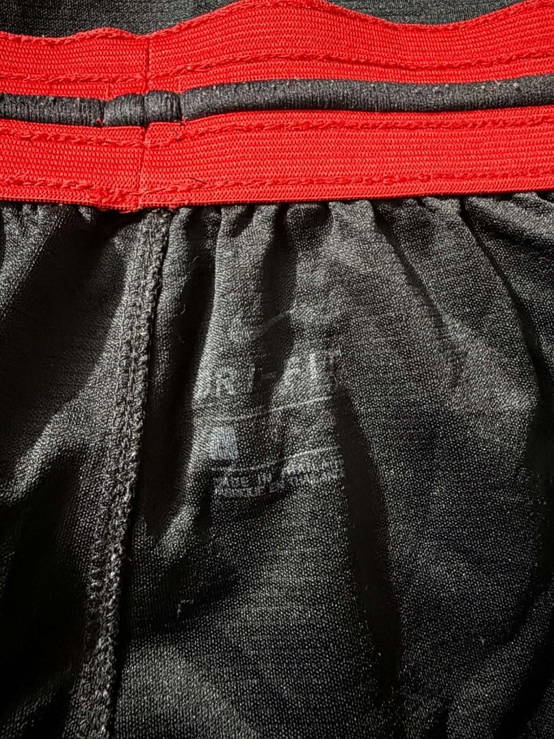 Nike HBR Shorts (Category: Shorts) located in Caloocan City. Submitted by collectorschoice_ (Listing ID 1467539638, Image 3). Description: Product Description: 📏Waist: 14, 📏Lenght: 20 📌Color rate: 9.5/10 📌Condition: 9/10 📌Issue: Minimal runs, Hindi halos kita 📌Last price: 750 Free shipping thru Jnt 📍All items are personal, washed and ready to wear.