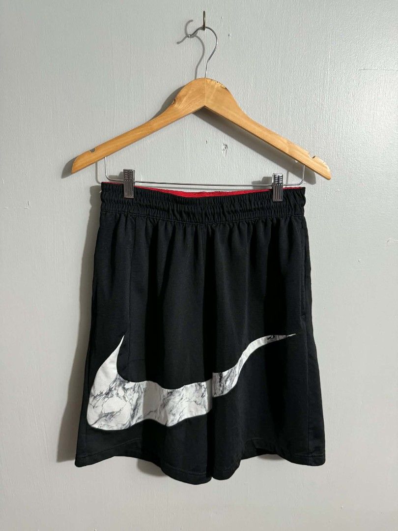Nike HBR Shorts (Category: Shorts) located in Caloocan City. Submitted by collectorschoice_ (Listing ID 1467539638, Image 1). Description: Product Description: 📏Waist: 14, 📏Lenght: 20 📌Color rate: 9.5/10 📌Condition: 9/10 📌Issue: Minimal runs, Hindi halos kita 📌Last price: 750 Free shipping thru Jnt 📍All items are personal, washed and ready to wear.