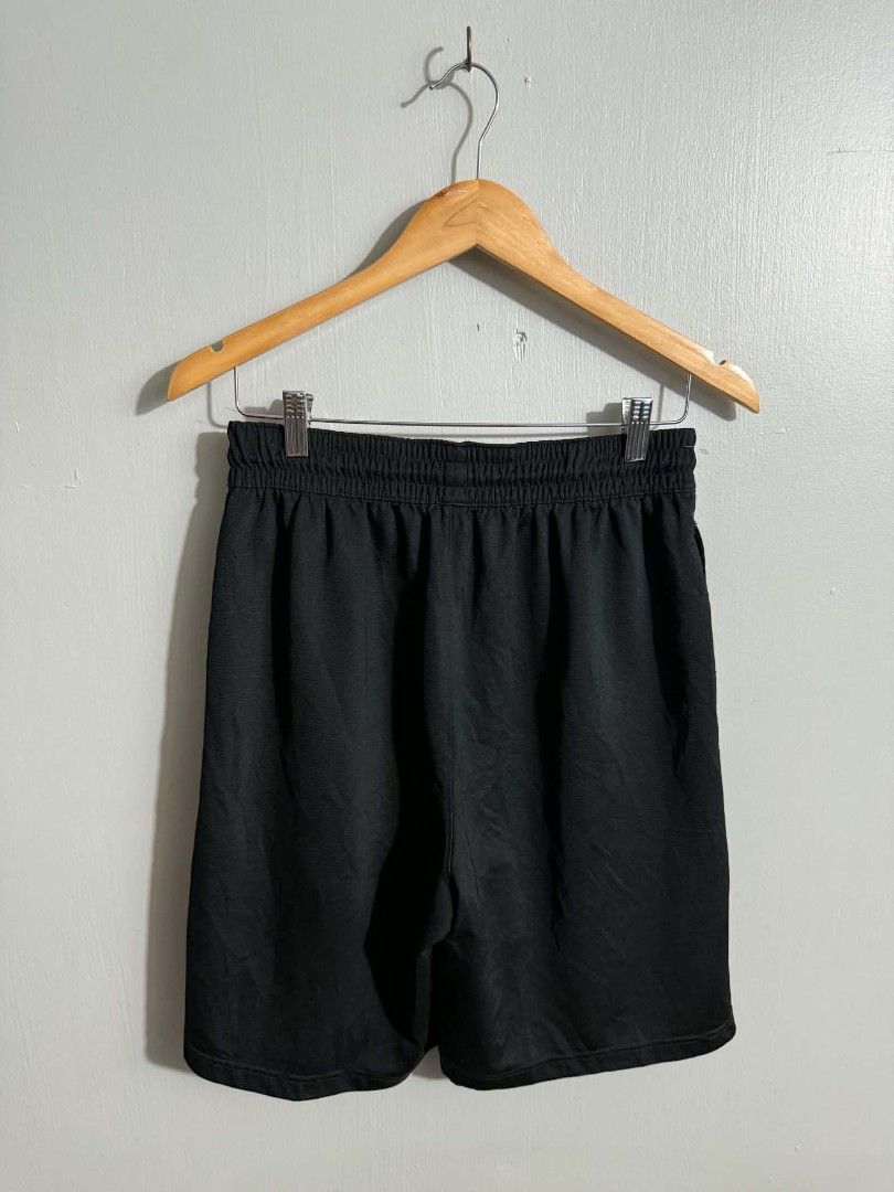 Nike HBR Shorts (Category: Shorts) located in Caloocan City. Submitted by collectorschoice_ (Listing ID 1467539638, Image 2). Description: Product Description: 📏Waist: 14, 📏Lenght: 20 📌Color rate: 9.5/10 📌Condition: 9/10 📌Issue: Minimal runs, Hindi halos kita 📌Last price: 750 Free shipping thru Jnt 📍All items are personal, washed and ready to wear.