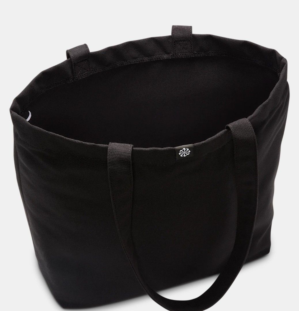 Nike Heritage Tote Bag 22L (Category: Tote Bags) located in Caloocan City. Submitted by euniceds (Listing ID 1467478778, Image 2). Description: Brand New. Original. Below SRP. Nike Heritage Tote Bag 22L Black Srp Php1,495.00 Php1,000.00 only Pick up or delivery North Caloocan.