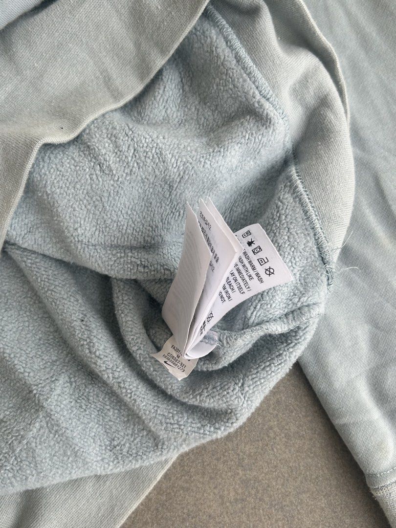 NIKE HOODIE (Category: Coats, Jackets and Outerwear) located in Manila. Submitted by rafael.0126 (Listing ID 1465300457, Image 3). Description: Excellent Condition 9.5/10 No issues.