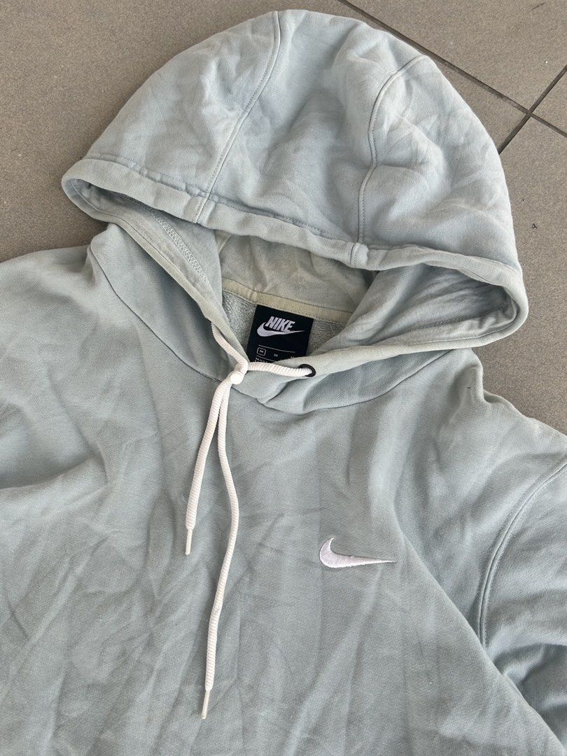 NIKE HOODIE (Category: Coats, Jackets and Outerwear) located in Manila. Submitted by rafael.0126 (Listing ID 1465300457, Image 1). Description: Excellent Condition 9.5/10 No issues.