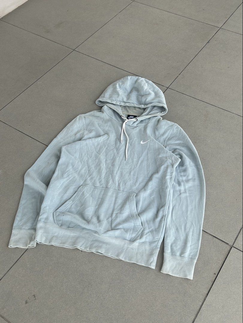 NIKE HOODIE (Category: Coats, Jackets and Outerwear) located in Manila. Submitted by rafael.0126 (Listing ID 1465300457, Image 2). Description: Excellent Condition 9.5/10 No issues.
