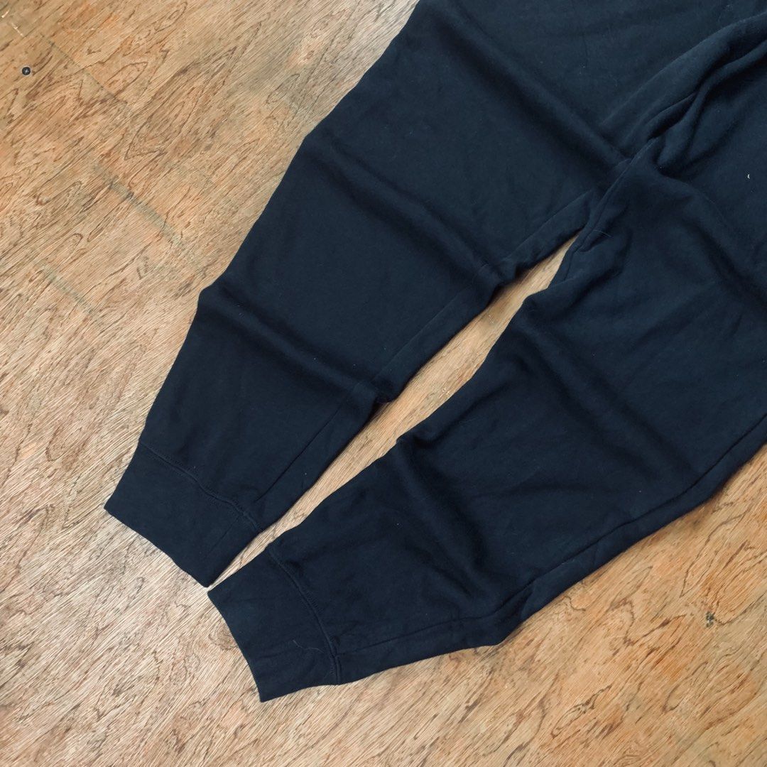 NIKE JOGGER PANTS (Category: Joggers) located in Cavite. Submitted by block4597 (Listing ID 1467582980, Image 3). Description: ❇️ NIKE BLACK JOGGER PANTS 📍SIZE - MEDUIM 29/36 📍COLOR RATE - 9/10 📍CONDITION - GOOD 📍DECLARE AUTHENTIC.