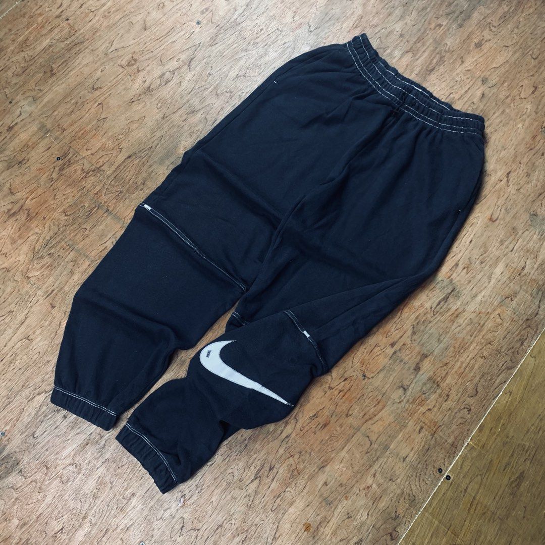 NIKE JOGGER SIDE SWOOSH (Category: Joggers) located in Cavite. Submitted by block4597 (Listing ID 1467582935, Image 1). Description: ❇️ NIKE BLACK JOGGER PANTS 📍SIZE - MEDUIM 29/39 📍COLOR RATE - 9/10 📍CONDITION - GOOD 📍DECLARE AUTHENTIC.