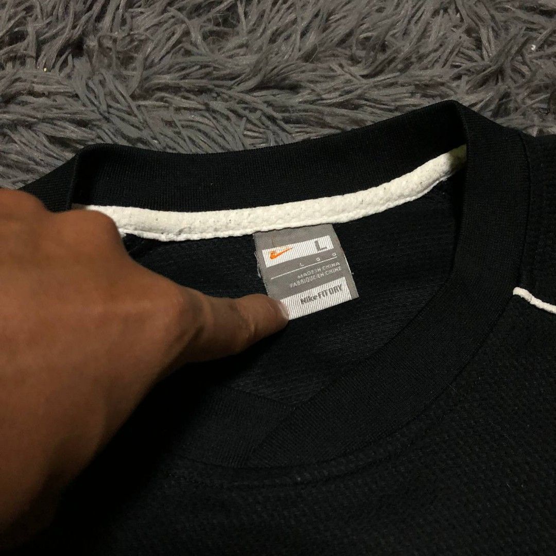 Nike Longsleeve Jersey (Category: Activewear) located in Camiling. Submitted by thriftscape2024 (Listing ID 1467462174, Image 2). Description: Excellent Condition Color rate: 9/10 Issue: 1 pinhole Dimes: W21xL27.