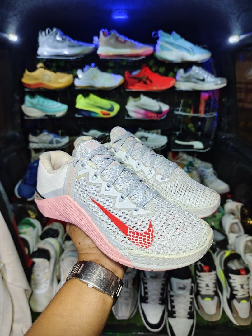 Nike Metcon Grey Pink Training Shoes (Category: Sneakers) located in Bayugan. Submitted by boss_rej (Listing ID 1467525117, Image 1). Description: - Brand/Model: Nike Metcon - Colorway: Grey, pink, and bright red - Size: US 6.5 - Upper: Breathable mesh with grid detailing on the swoosh - Sole: Flat pink rubber for maximum stability during lifts and gym sessions - Condition: Excellent / Well-maintained - Perfect for CrossFit, weightlifting, and ge