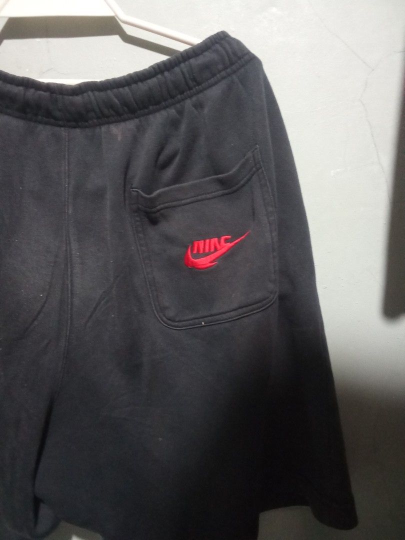 Nike Multi Logo Sweat Shorts (Category: Shorts) located in Baybay. Submitted by daleemanyuwel (Listing ID 1467520818, Image 2). Description: Multi Logo Embroidered 20 in length 17 waist in inches 14 inches leg hole Good condition can ship nationwide via j and t.