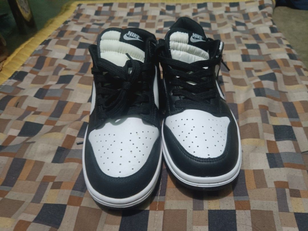 Nike panda dunks (Category: Casual Shoes) located in Quezon City. Submitted by kramps.23 (Listing ID 1467532477, Image 2). Description: Nike panda dunks not sure if legit or off galing po ukay.