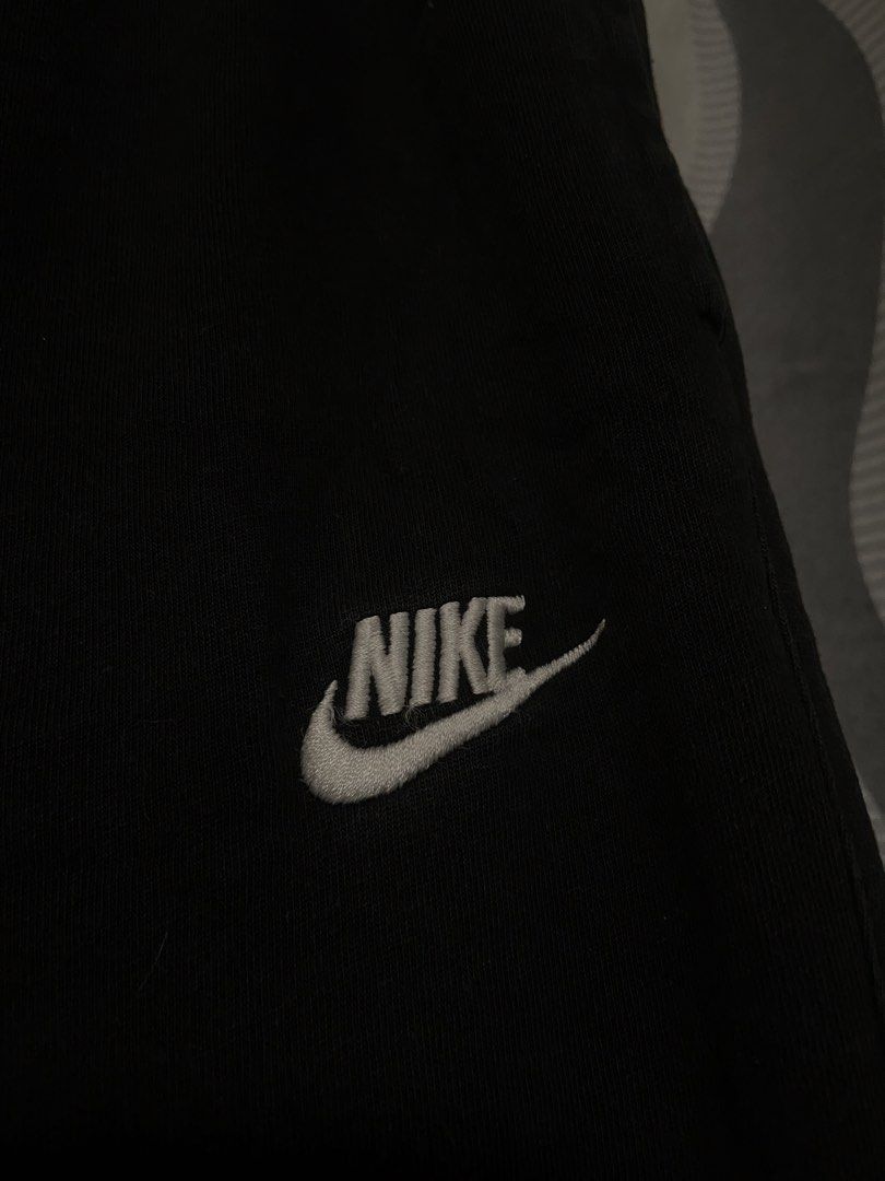 Nike pants (Category: Joggers) located in Manila. Submitted by oldso.ulfinds (Listing ID 1467600302, Image 2). Description: Nike pants Excellent condition Colorrate.9/10 W:32-34 L:39.
