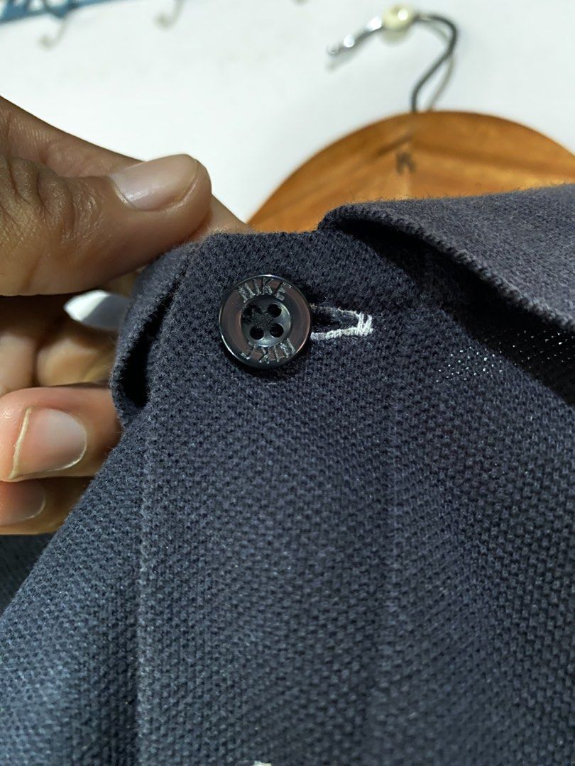 NIKE POLOSHIRT (Category: Tshirts & Polo Shirts ) located in Jaen. Submitted by oshimamark58418 (Listing ID 1467532902, Image 3). Description: - Brand: Nike - Item: Men's Polo Shirt - Color: Classic Black - Size: Medium (19" x 29") - Details: Embroidered white Nike logo on chest, branded buttons - Condition: Good quality pre-owned / well-maintained.