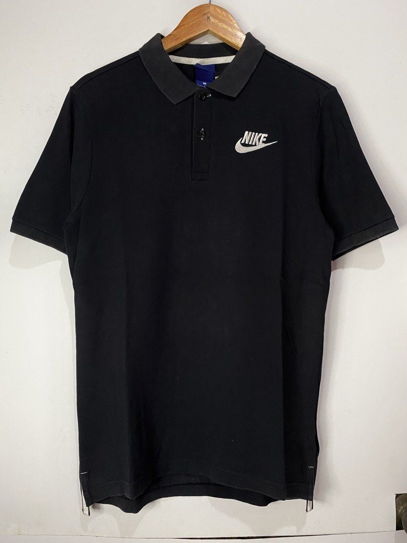 NIKE POLOSHIRT (Category: Tshirts & Polo Shirts ) located in Jaen. Submitted by oshimamark58418 (Listing ID 1467532902, Image 1). Description: - Brand: Nike - Item: Men's Polo Shirt - Color: Classic Black - Size: Medium (19" x 29") - Details: Embroidered white Nike logo on chest, branded buttons - Condition: Good quality pre-owned / well-maintained.