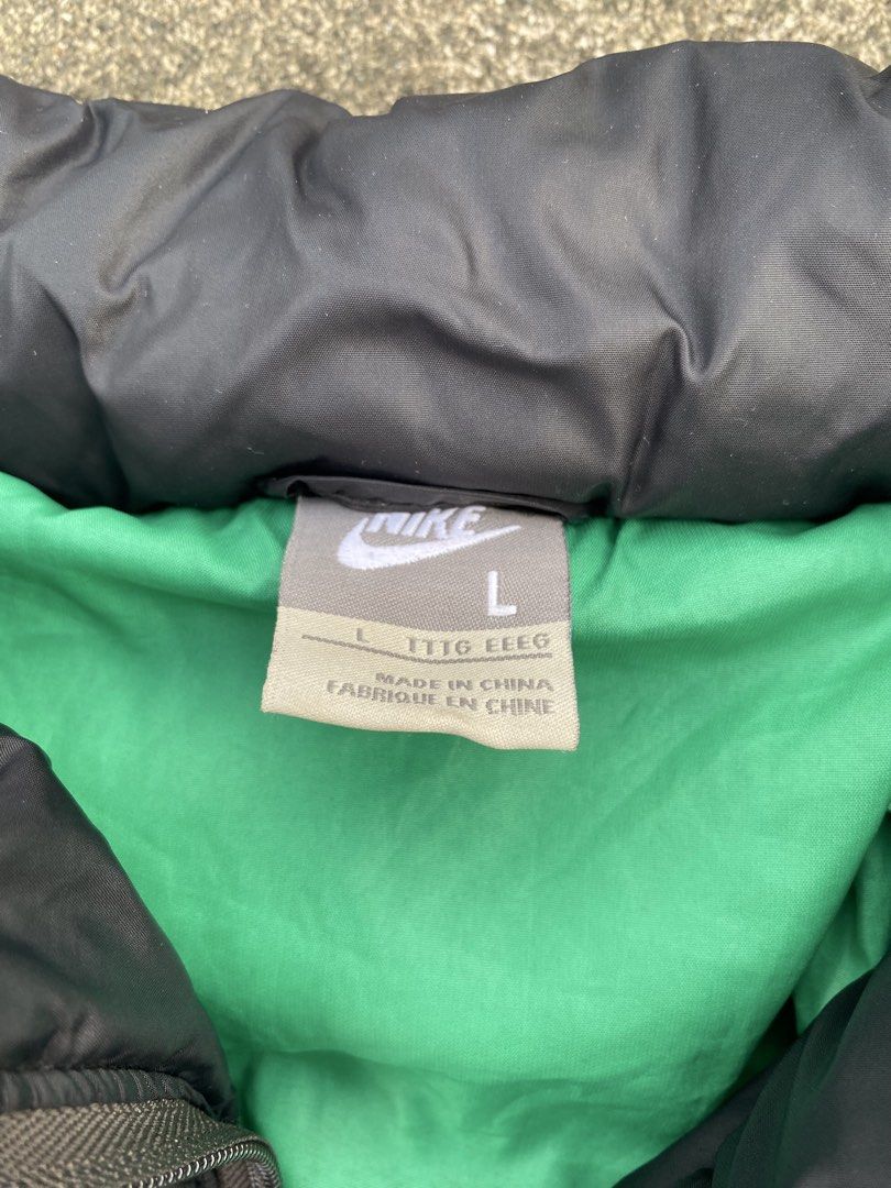 Nike Puffer Jacket Black Green Size L (Category: Coats, Jackets and Outerwear) located in Manila. Submitted by fastturtle.4c6bfd (Listing ID 1467513588, Image 2). Description: Nike Puffer Jacket size Large no issue excellent condition 850.