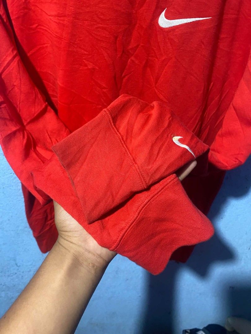 Nike red long sleeve (Category: Sleep and Loungewear) located in General Santos City (Dadiangas). Submitted by francfind (Listing ID 1467476687, Image 3). Description: Nike red long sleeve size:xl dimes: 23x27 excellent condition color rate:9.5/10 no issue need wash location: mindanao gensan santos city (9500).