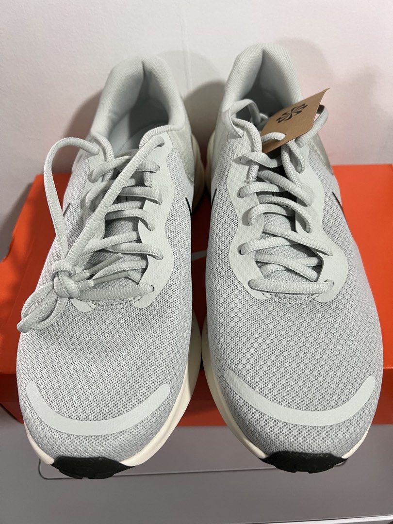 NIKE REVOLUTION 7 MENS ROAD RUNNING SIZE 9 (Category: Sneakers) located in Baguio. Submitted by kyrawang22 (Listing ID 1467411708, Image 2). Description: .